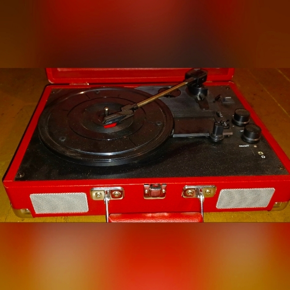 CROSLEY Record Player + Bluetooth + Radio (All In One) - Picture 1 of 5
